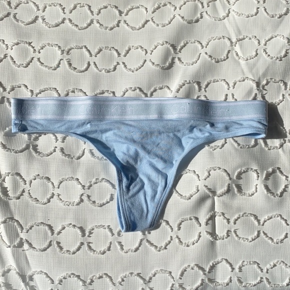 Calvin Klein underwear thongs - Picture 4 of 7